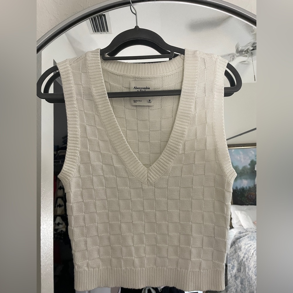 NWOT Abercrombie & Fitch Cream Sweater Vest - Picture 2 of 2